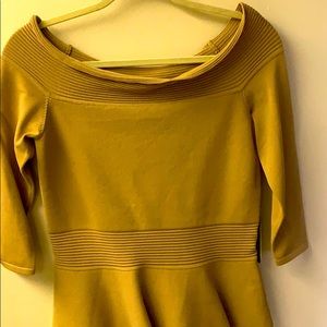 Off the Shoulder Top. Sz. M